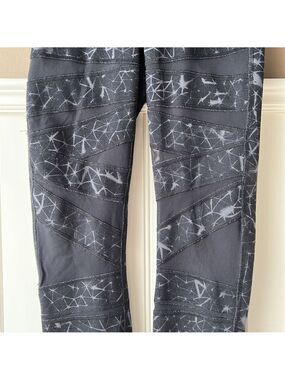 Lululemon Black Mesh Panel Leggings Size 2